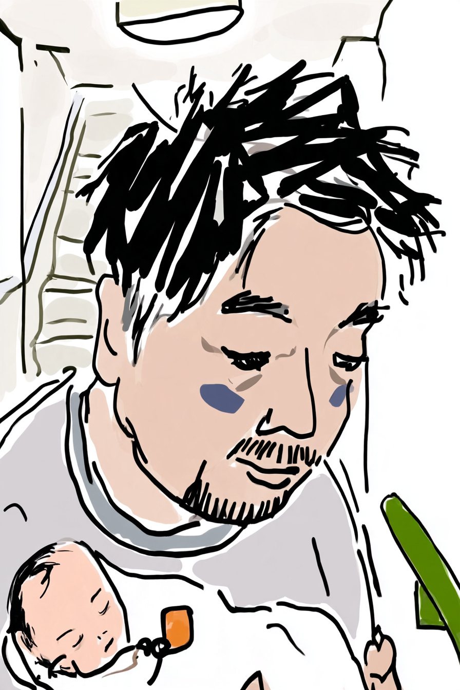 灰色のスウェットの男性の寄り。赤ちゃんを抱いたまま、疲れた顔で深く頭を下げる。